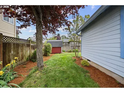 Exterior - 3928 Hyacinth St, Eugene, OR 97404 photo 8 of 10