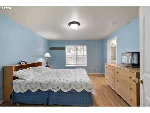 Bedroom - 3928 Hyacinth St, Eugene, OR 97404 photo 3 of 7
