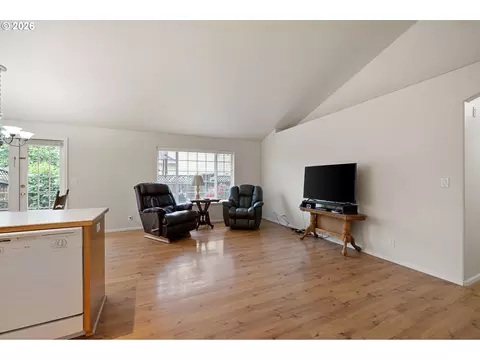 Living - 3928 Hyacinth St, Eugene, OR 97404 photo 2 of 3