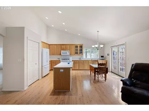 Kitchen - 3928 Hyacinth St, Eugene, OR 97404 photo 5 of 5