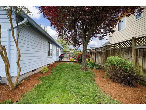 Exterior - 3928 Hyacinth St, Eugene, OR 97404 photo 3 of 10