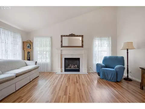 Living - 3928 Hyacinth St, Eugene, OR 97404 photo 1 of 3