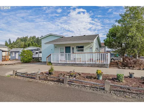 4 Creek Ln, Lakeside, OR 97449