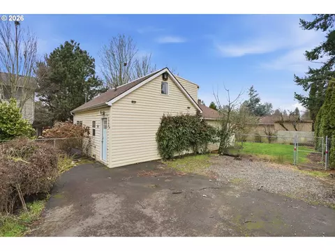 40 SE 133rd Ave #B, Portland, OR 97233