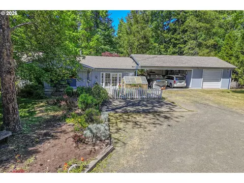 177 NE Lombardy Dr, Roseburg, OR 97470