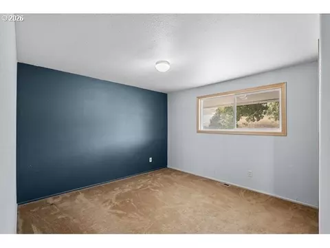 Bedroom - 61476 Dee Cox Rd, Heppner, OR 97836 photo 2 of 4
