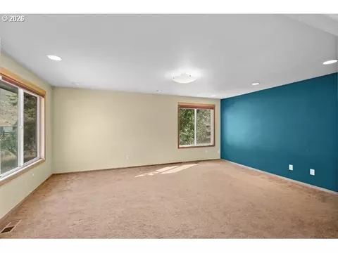 Living - 61476 Dee Cox Rd, Heppner, OR 97836 photo 4 of 10