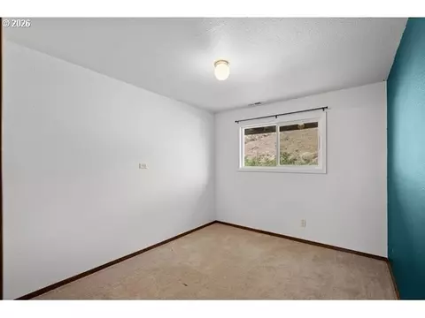 Bedroom - 61476 Dee Cox Rd, Heppner, OR 97836 photo 4 of 4