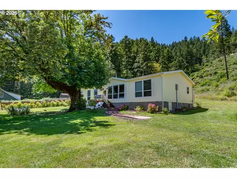 5833 Hubbard Creek Rd, Umpqua, OR 97486