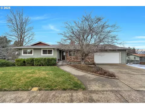 3525 Royal Crest Dr, The Dalles, OR 97058