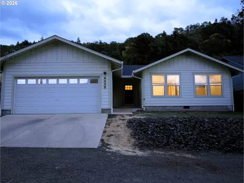 4509 Ridenour St, Roseburg, OR 97470