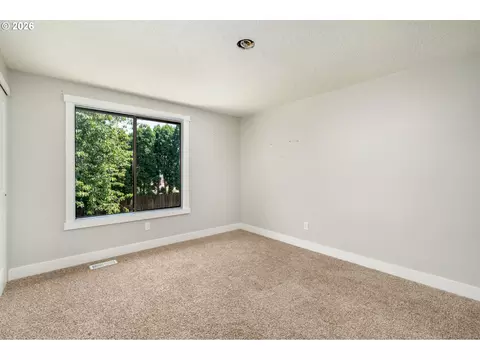 Bedroom - 4010 SW 13th Ct, Gresham, OR 97080 photo 5 of 6
