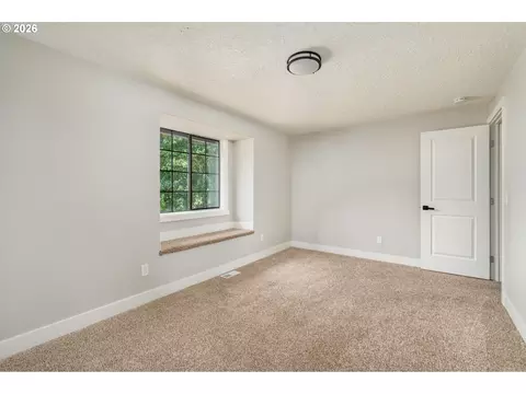 Bedroom - 4010 SW 13th Ct, Gresham, OR 97080 photo 4 of 6