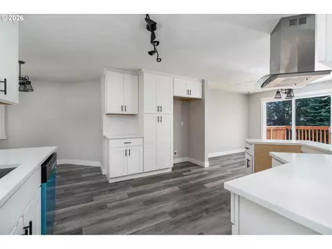 Kitchen - 4010 SW 13th Ct, Gresham, OR 97080 photo 3 of 3