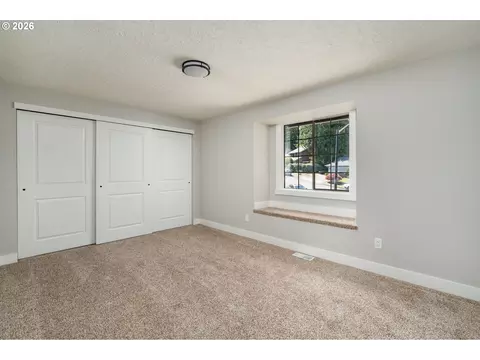 Bedroom - 4010 SW 13th Ct, Gresham, OR 97080 photo 3 of 6