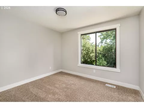Bedroom - 4010 SW 13th Ct, Gresham, OR 97080 photo 6 of 6