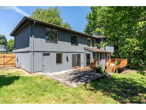 Exterior - 4010 SW 13th Ct, Gresham, OR 97080 photo 5 of 7