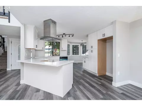 Kitchen - 4010 SW 13th Ct, Gresham, OR 97080 photo 2 of 3