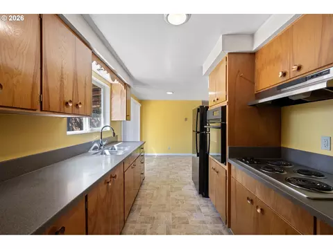 Kitchen - 130 E 31st Ave, Eugene, OR 97405 photo 6 of 6