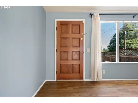 Entry Way - 130 E 31st Ave, Eugene, OR 97405 photo 1 of 2