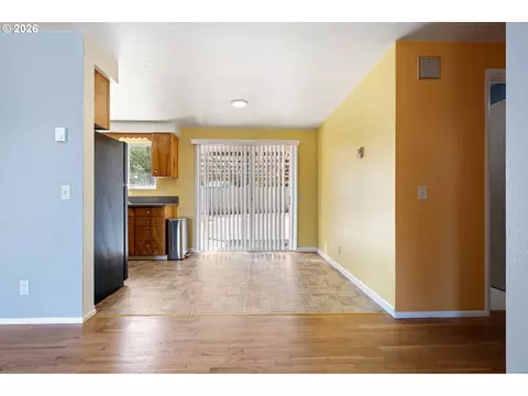 Living - 130 E 31st Ave, Eugene, OR 97405 photo 4 of 5