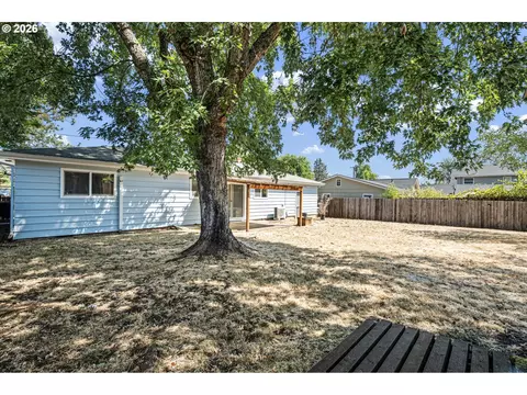Exterior - 130 E 31st Ave, Eugene, OR 97405 photo 2 of 9