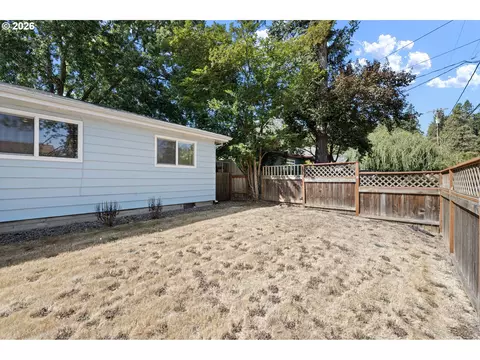 Exterior - 130 E 31st Ave, Eugene, OR 97405 photo 7 of 9