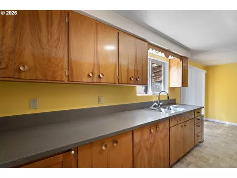 Kitchen - 130 E 31st Ave, Eugene, OR 97405 photo 5 of 6
