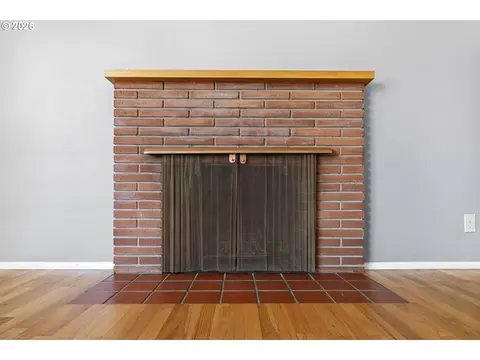 Living - 130 E 31st Ave, Eugene, OR 97405 photo 5 of 5