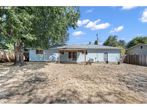 Exterior - 130 E 31st Ave, Eugene, OR 97405 photo 3 of 9
