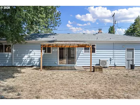 Exterior - 130 E 31st Ave, Eugene, OR 97405 photo 4 of 9