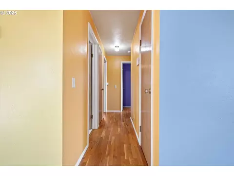 Entry Way - 130 E 31st Ave, Eugene, OR 97405 photo 2 of 2