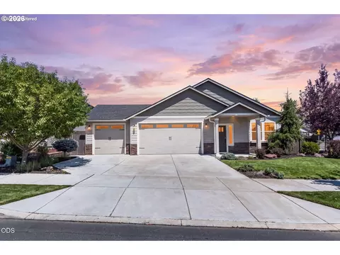 2511 NW Hemlock Way, Redmond, OR 97756