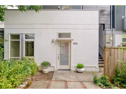 2021 SE Clinton St #103, Portland, OR 97202