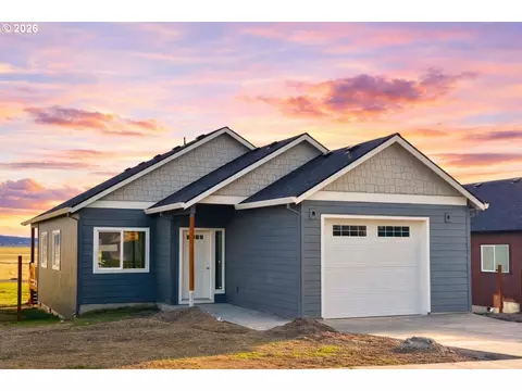 512 SW 6th St, Metolius, OR 97741