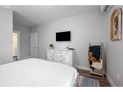 Bedroom - 11 Cedar Run Loop, Pacific Beach, WA 98571 photo 2 of 6
