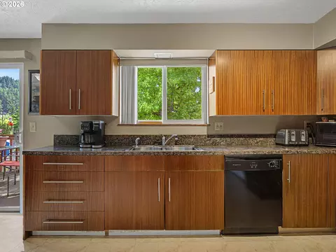Kitchen - 1454 SW 4th St, Gresham, OR 97080 photo 2 of 4