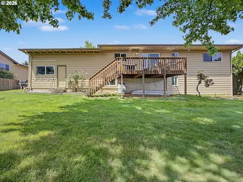 Exterior - 1454 SW 4th St, Gresham, OR 97080 photo 2 of 12