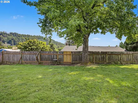 Exterior - 1454 SW 4th St, Gresham, OR 97080 photo 6 of 12