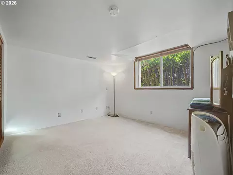 Bedroom - 1454 SW 4th St, Gresham, OR 97080 photo 6 of 6