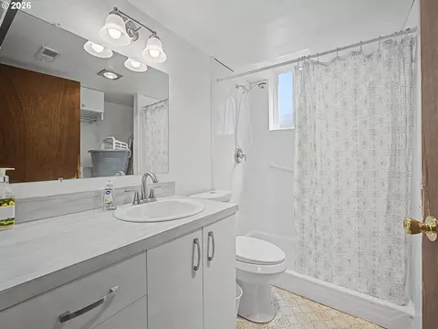 Bath - 1454 SW 4th St, Gresham, OR 97080 photo 3 of 3