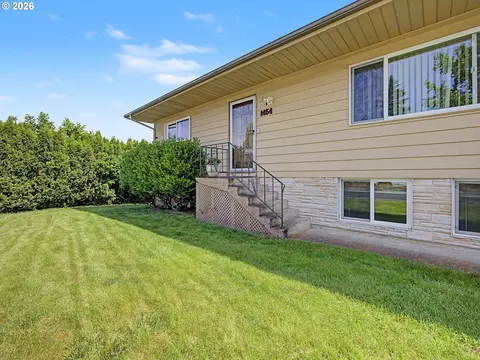 Exterior - 1454 SW 4th St, Gresham, OR 97080 photo 3 of 12