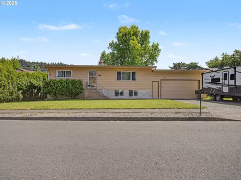 Exterior - 1454 SW 4th St, Gresham, OR 97080 photo 11 of 12
