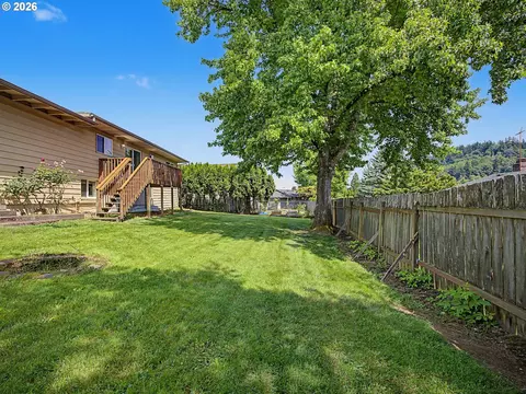Exterior - 1454 SW 4th St, Gresham, OR 97080 photo 10 of 12