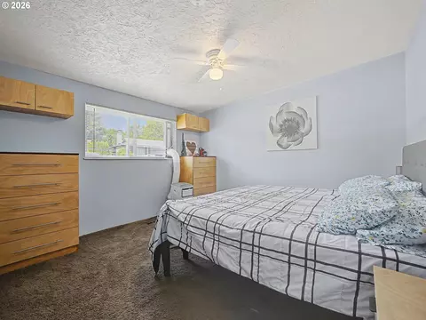 Bedroom - 1454 SW 4th St, Gresham, OR 97080 photo 2 of 6