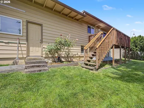 Exterior - 1454 SW 4th St, Gresham, OR 97080 photo 7 of 12