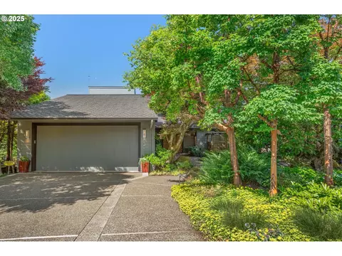 955 SW Summit View Dr, Portland, OR 97225