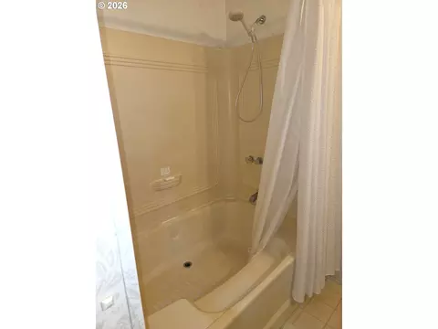 Bath - 5335 Main St #11, Springfield, OR 97478 photo 2 of 3