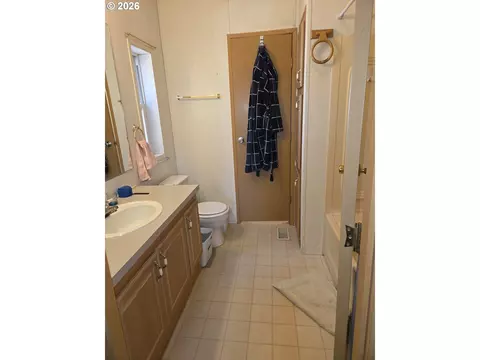Bath - 5335 Main St #11, Springfield, OR 97478 photo 1 of 3