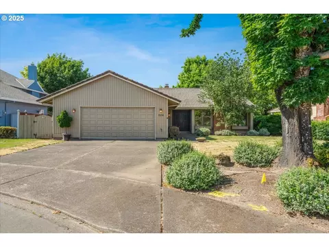 324 N Peacock Ct, Newberg, OR 97132